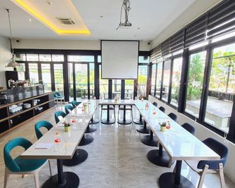 Eightin Hotel Sudirman Jakarta - Jakarta - Restaurant