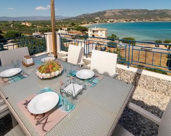 SeaView flat few meters from the Beach - Karavostasi - Balcón