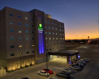 Holiday Inn Express & Suites Mexicali by IHG - Мексікалі - Будівля