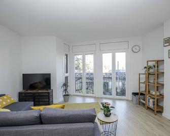 Apartamento Pons i Martí en el Barri Vell, Girona - Girona - Living room