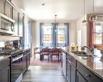 Dusty Sage Hollow - Fernley - Keuken