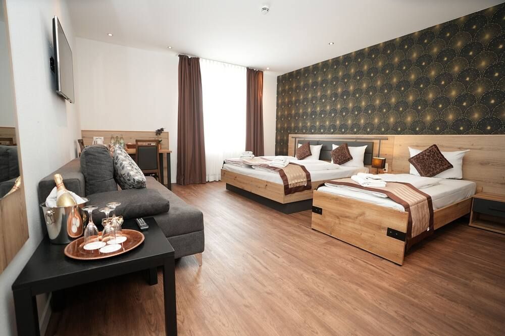 Hotel Attaché an der Messe - פרנקפורט אם מיין - דלפק קבלה