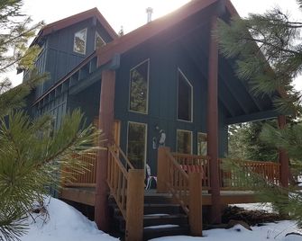 Cozy Cabin by Lake of The Woods, Crater Lake, Ashland, & Other Mountain Lakes - Klamath Falls - Building