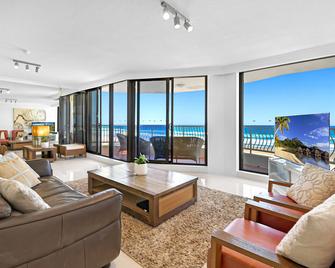 Albatross North Apartments - Mermaid Beach - Living room