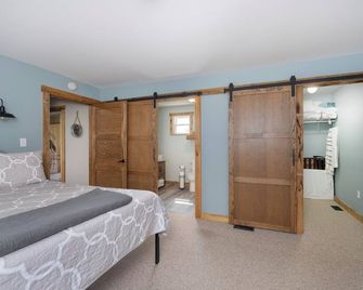 Blessed Charming 2-Bedroom Bungalow, 3 Miles From The World Known Ark Encounter - Williamstown - Bedroom