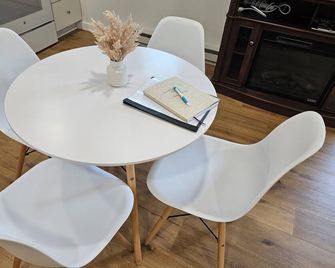 Charming, Cozy and Clean Cottage in Carlisle - Carlisle - Їдальня