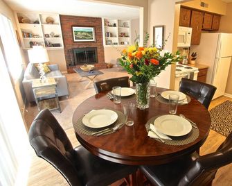 Heritage Suites 46 - Manhattan - Matsal
