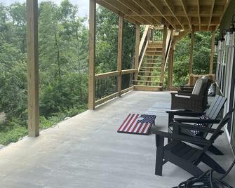 NEW Nolin Lake - Mammoth Cave area, Lake Front with Lake Access Lake Home - Leitchfield - Patio