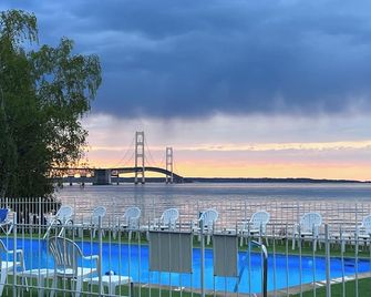 Riviera Motel - Mackinaw City