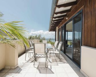 Oasis on the beach - large 6BR home w. ocean views - Vincentia - Balcony
