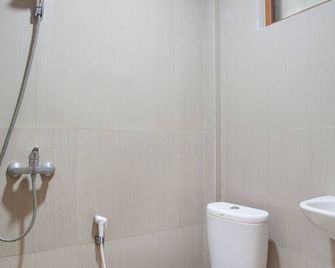 Hotel O Sarkawi Residence - Yakarta - Baño