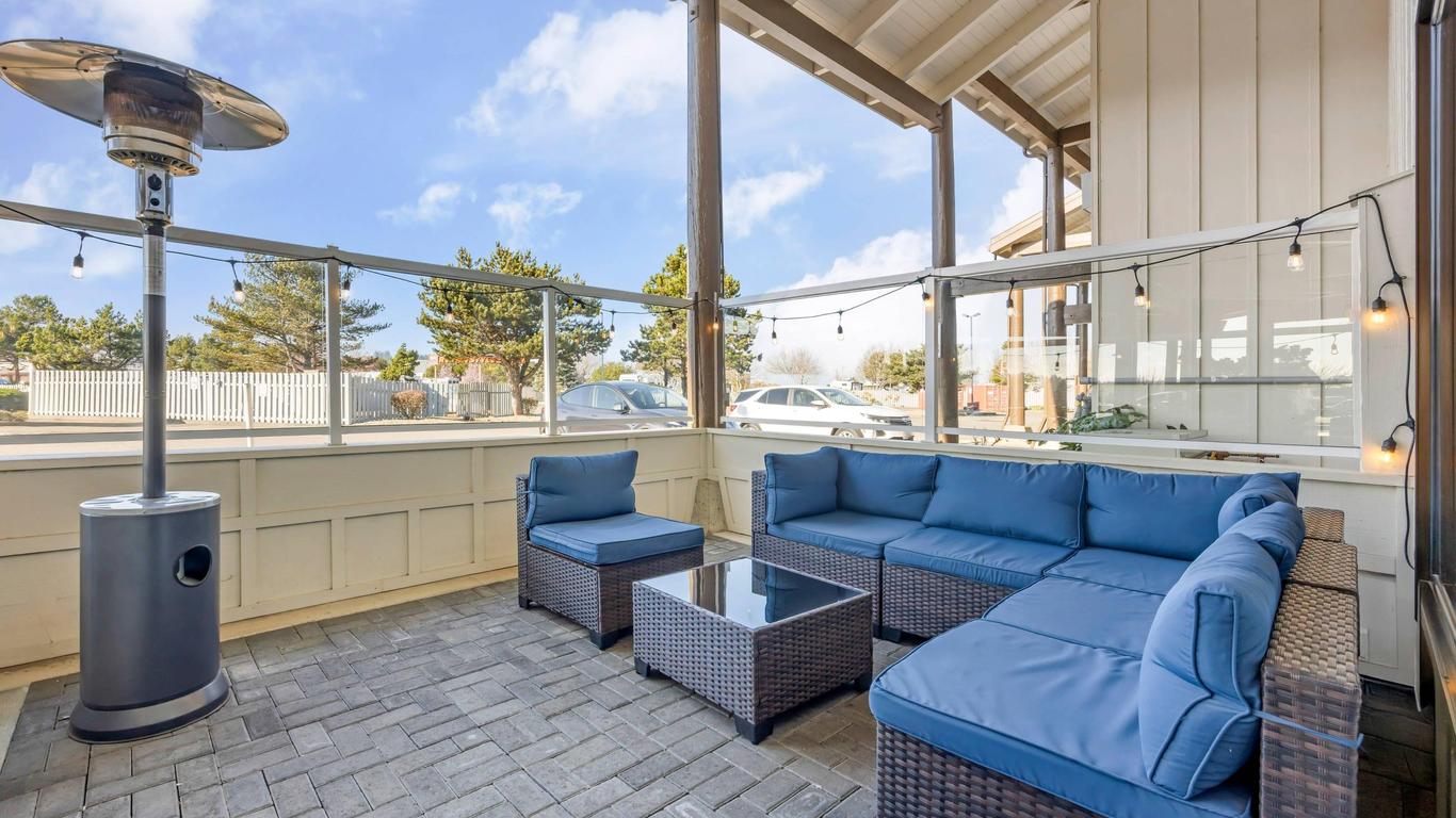 Edgewater Inn and Suites, an Ascend Collection Hotel