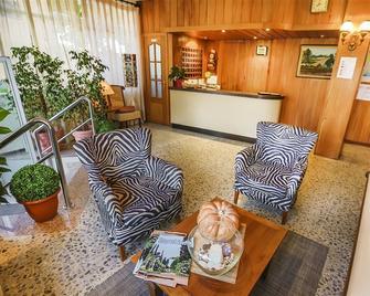 Hostal Santa Ana - Lloret de Mar - Front desk