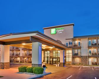 Holiday Inn Express Hotel & Suites Branson 76 Central, An IHG Hotel - Branson - Building