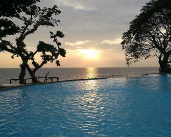 Phi Phi Natural Resort - קופיפי - בריכה