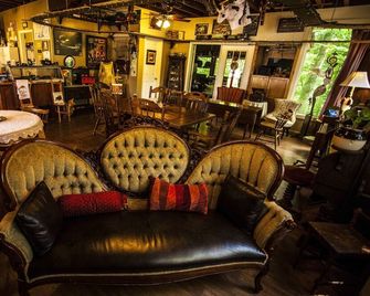 Nolichuckey Bluffs Bed & Breakfast Cabins - Greeneville - Restaurant