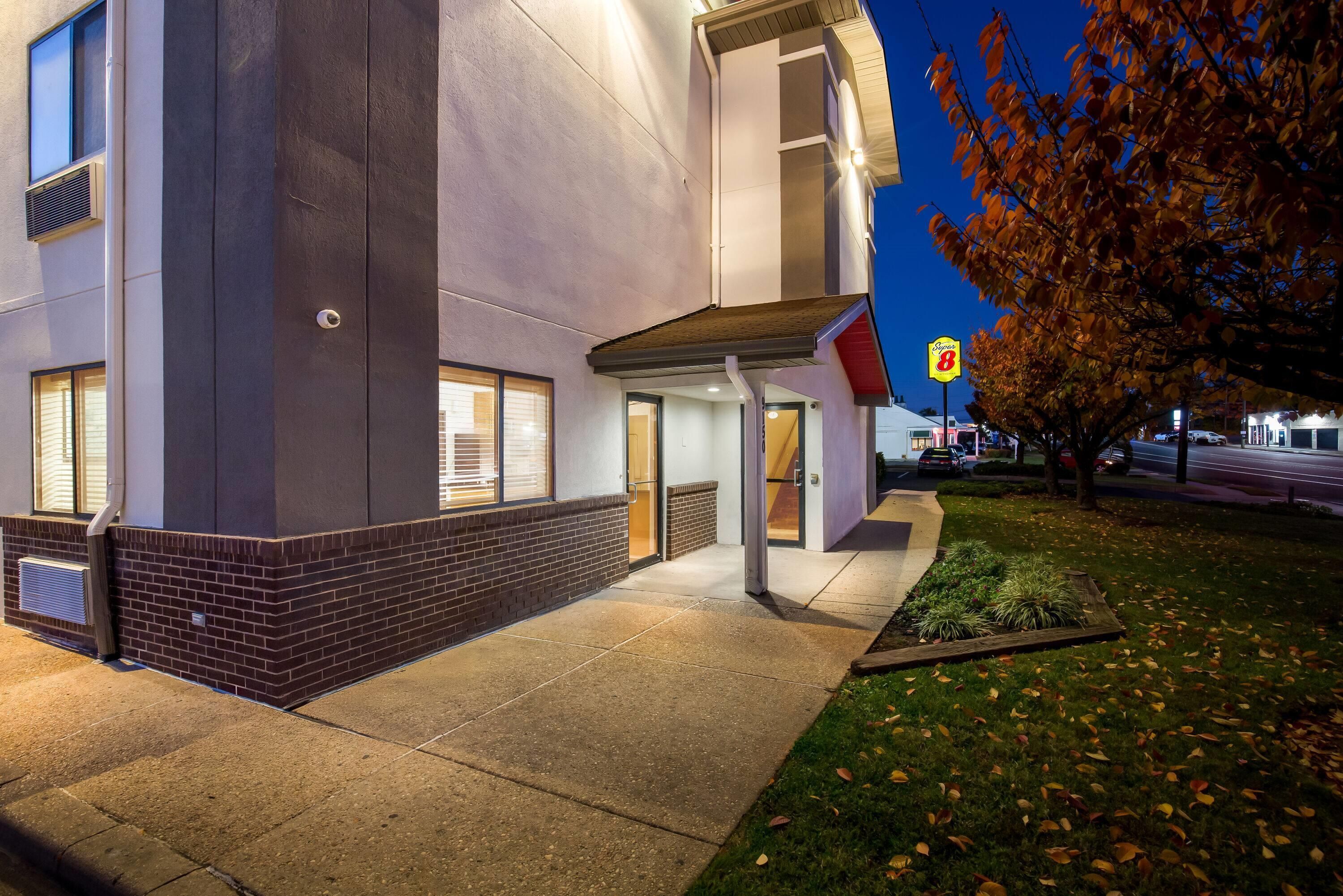 Super 8 by Wyndham College Park Wash DC Area - College Park - Building