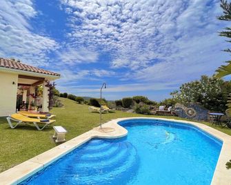 Andalusian Style Villa With Stunning Views. Pax 6. Free Wifi - Tarifa - Piscine