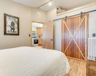 Cozy Dillon Retreat: Fireplace, Mountain Views! - Dillon