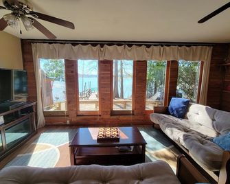 Rustic Waterfront Cabin On Toledo Bend Lake - Hemphill - Sala de estar