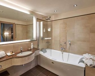 Hotel Astoria - Biella - Bathroom