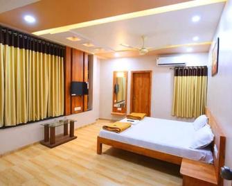 Hotel Platinum - Verāval - Bedroom
