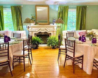 Colonial Gardens B & B - Williamsburg - Dining room