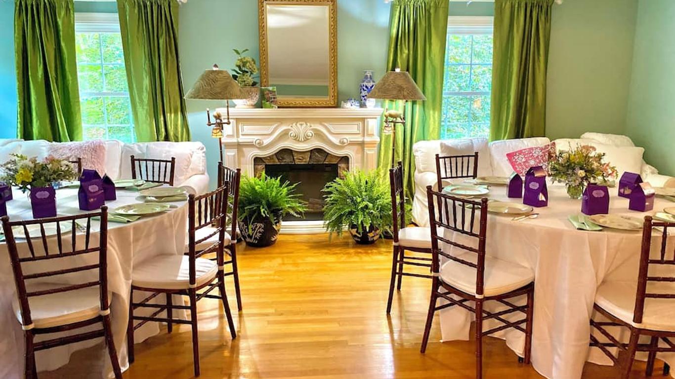 Colonial Gardens B & B