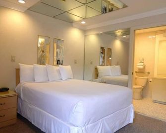 Commack Inn - Commack - Slaapkamer
