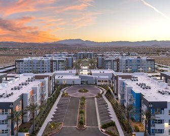 New Stunning 3-Bedroom Penthouse Near Strip & Henderson - Fully Furnished - Las Vegas - Rakennus