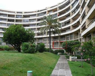 Cannes la Bocca Beau T2 close to the sea. - Canes - Edifici