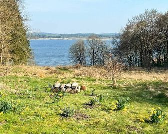 Lakeside Holiday Home with Forest - Skanderborg