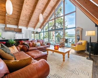 Moonlight Shores Lakefront - Fawnskin - Living room