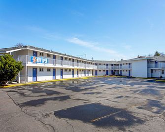 Motel 6 Pendleton, Or - West - Pendleton - Rakennus
