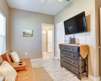 Pet-Friendly Brownsville Apartment with Yard! - Brownsville