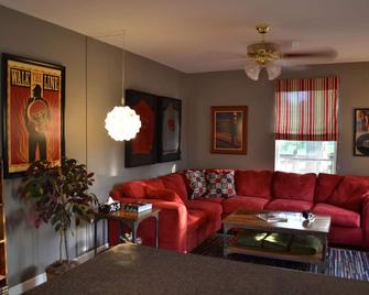 The best of both worlds - Goodlettsville - Living room