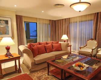 Kigali Serena Hotel - Kigali - Huiskamer