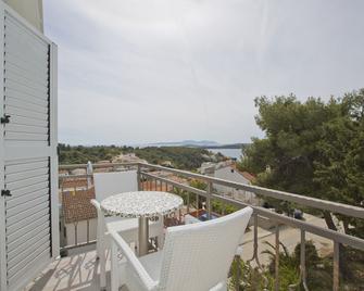 Youth Hostel Villa Marija - Hvar - Balkon