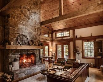 Cozy après ski cabin with hot tub & fire pit - Stratton Bromley Magic Manchester - Londonderry - Living room