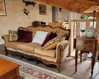 4 bed and breakfast in a beautiful house - Lugon-et-l'Île-du-Carnay - Living room