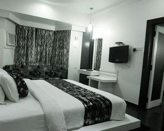 Hotel Samdareeya - Jabalpur