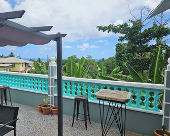 Fantastic 1-bedroom house with AC in charming Marigot - Marigot - Balcón