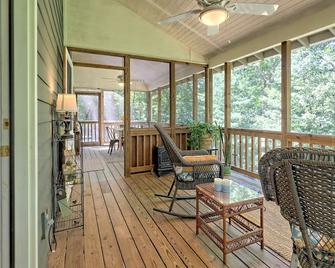 Tallulah Falls Cabin: location, location. location - Lakemont - Balcony