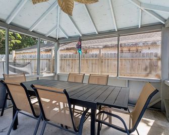 Coastal Retreat @ Coliseum| Pool, Bonus Rm, Gazebo - Hampton - Balkon