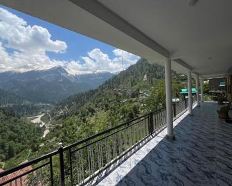Yellowjackets Hostel Tosh - Tosh - Balcony