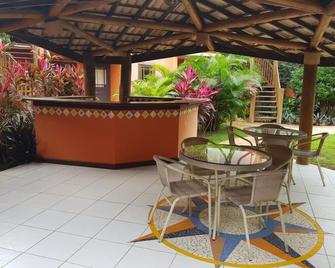 House located 200 m from the beach, leisure area, restaurants, bars and shops - Mata de São João - Patio