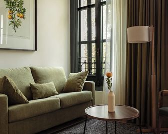 Batimont Suites & Apartments - Bilbao - Huiskamer