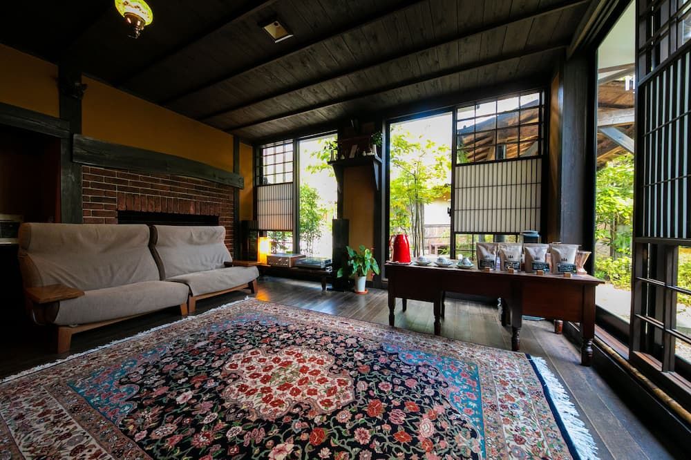 يوفيون هوتيا