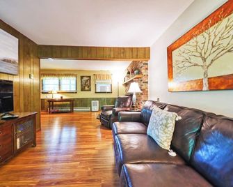 Charming Home in Cold Spring -18 mil or 30 mins drive to West Point - Cold Spring - Sala de estar