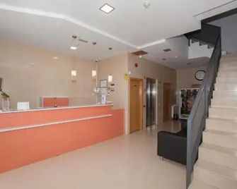 Hostal Via Lactea - Burgos - Front desk